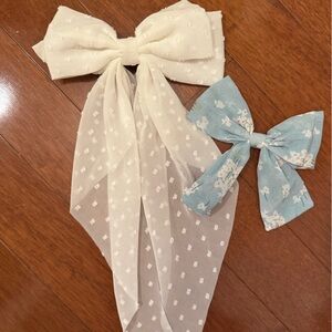 NWOT!!  Cream and Blue Bow Set for Kids